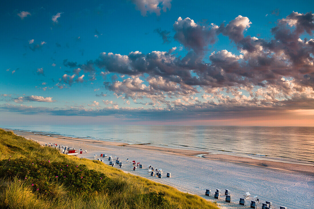 Sunset, beach and dunes, Wenningstedt, Sylt Island, North Frisian Islands, Schleswig-Holstein, Germany