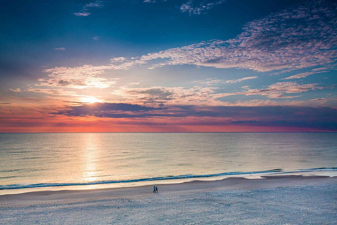 Sonnenuntergang über dem Meer, Wenningstedt, Sylt, Nordfriesland, Schleswig-Holstein, Deutschland