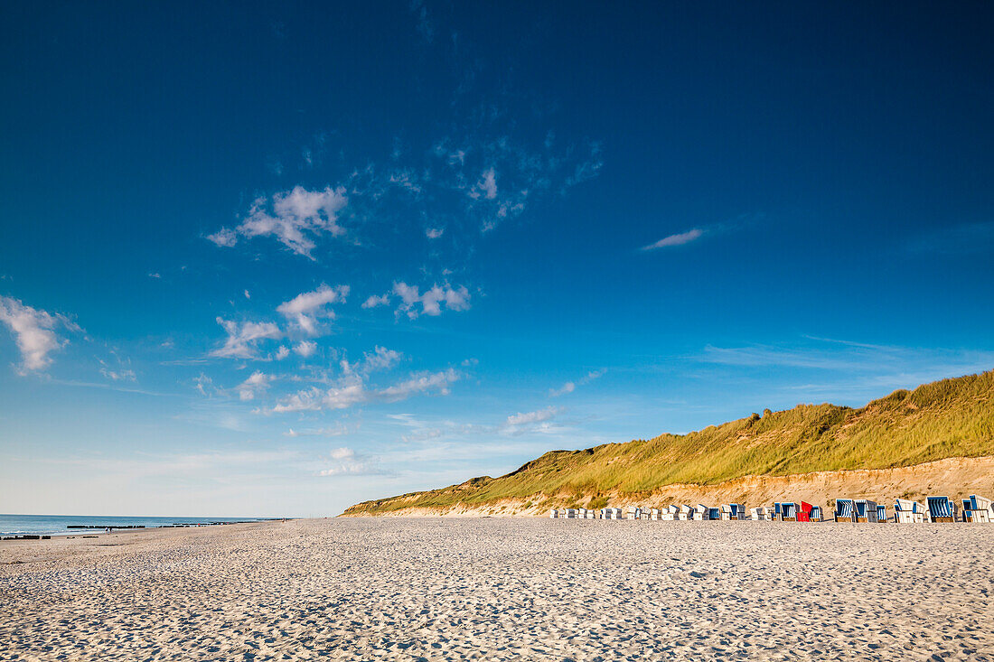 Strandkörbe, Rotes Kliff, Wenningstedt, Sylt, Nordfriesland, Schleswig-Holstein, Deutschland