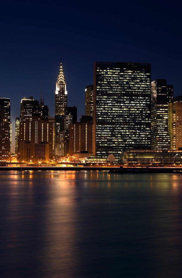 CHRYSLER UNITED NATIONS BUILDINGS MIDTOWN SKYLINE EAST RIVER MANHATTAN NEW YORK CITY USA