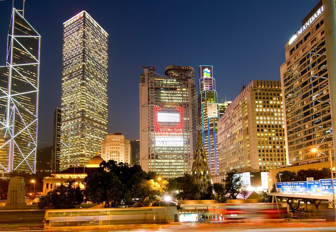 Asia, China, Hong Kong, Central, statue square dusk