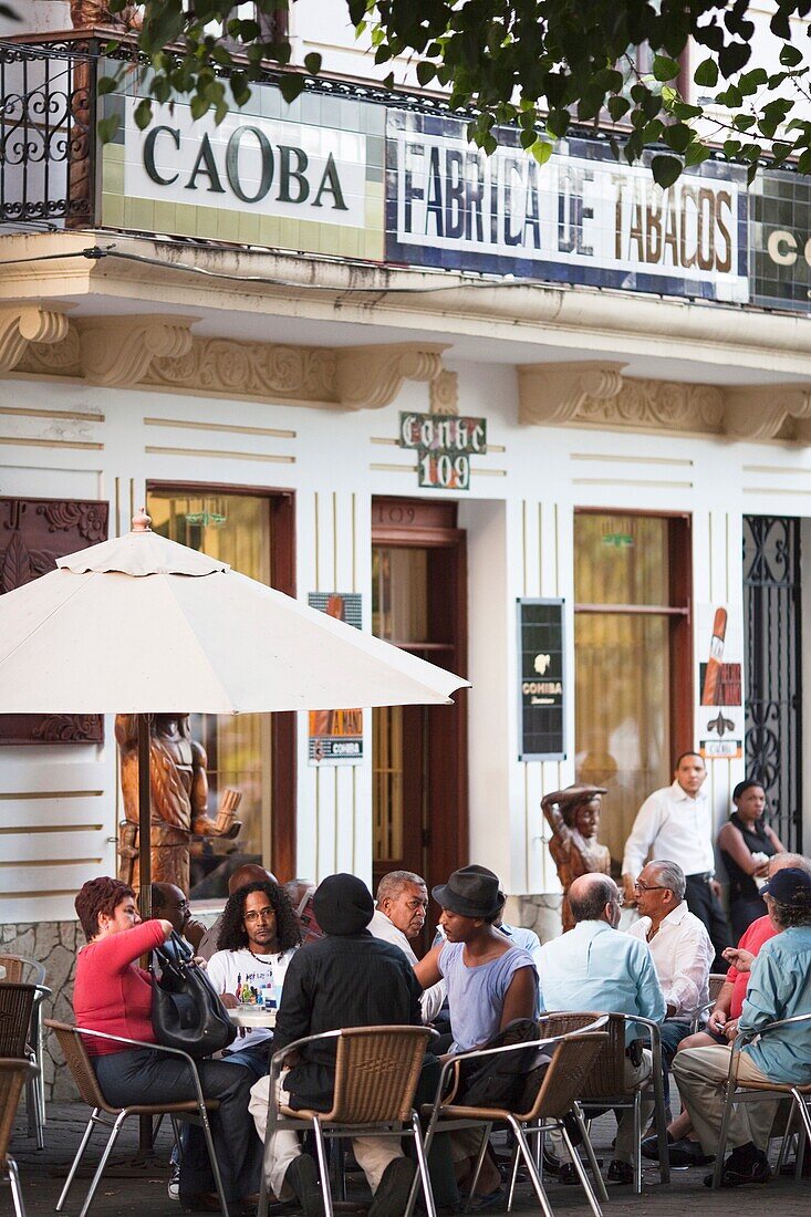 Dominican Republic, Santo Domingo, Zona Colonial, Calle El Conde, outdoor cafe, dusk, NR