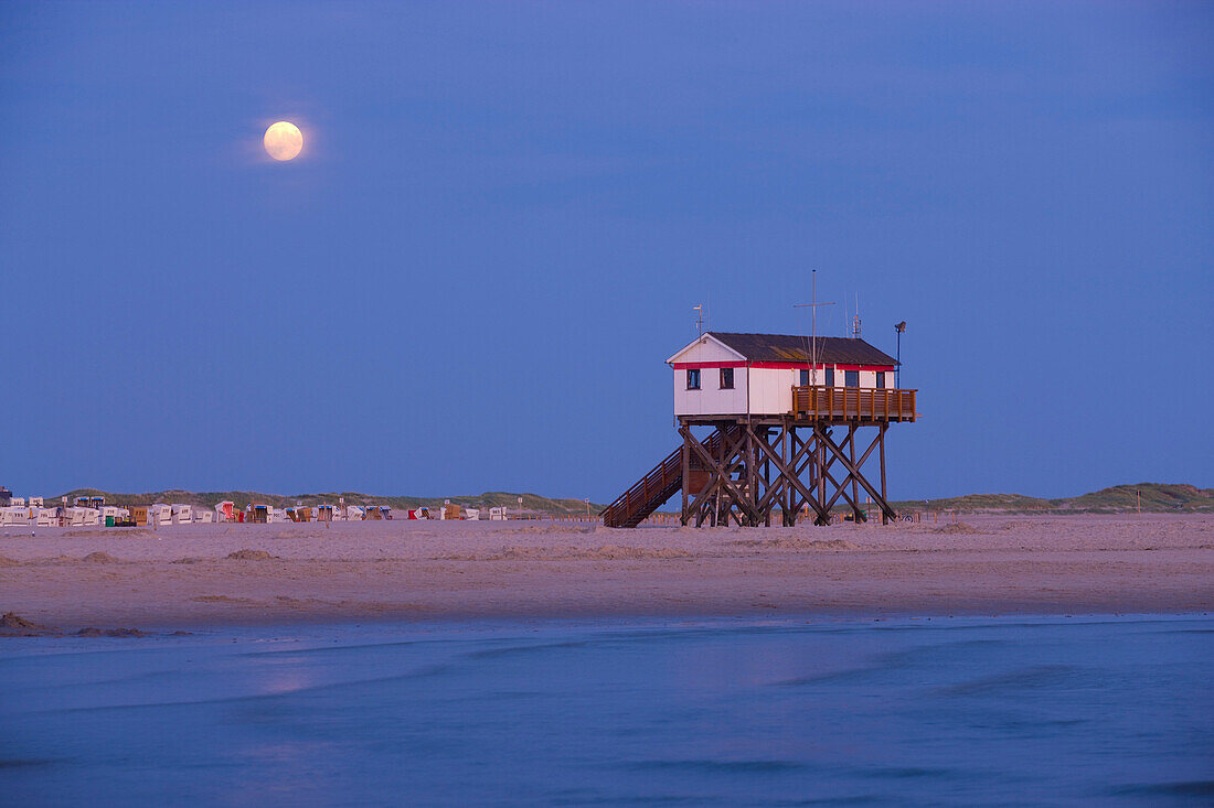Saint Peter_Ording, Germany, Schleswig _ Holstein, North Sea, coast, sand beach, beach house, evening mood, full moon