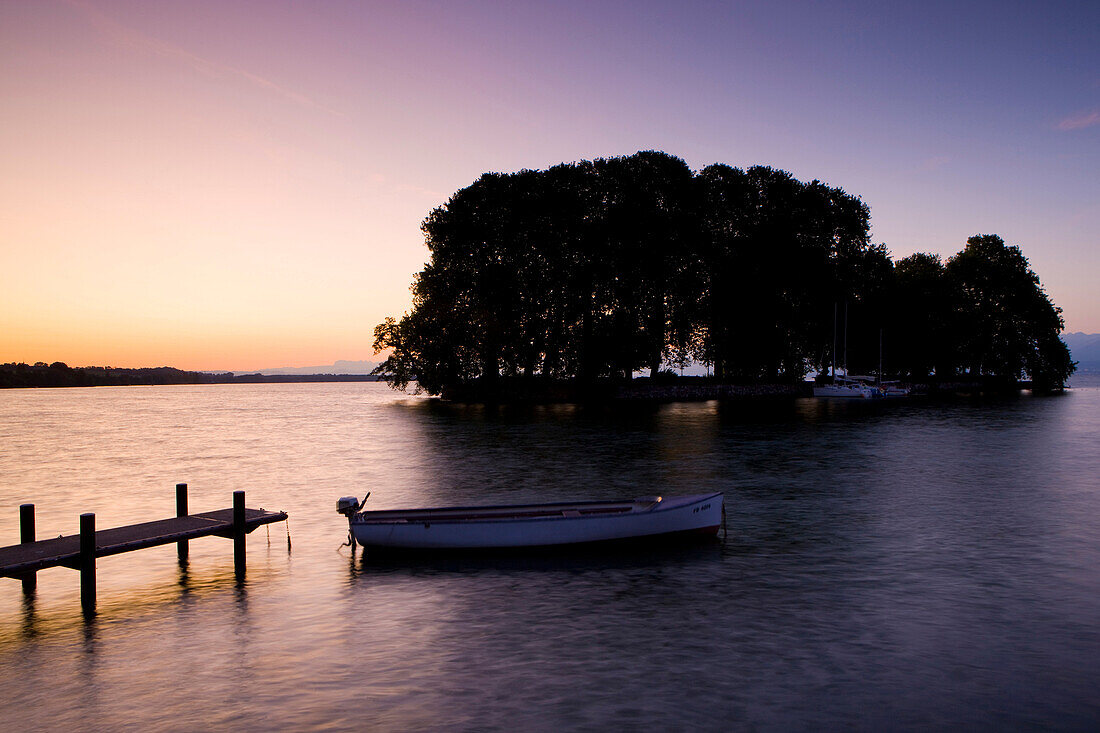 Role, Roll, Switzerland, canton Vaud, lake of Geneva, island, isle, daybreak, boats, trees, landing stage