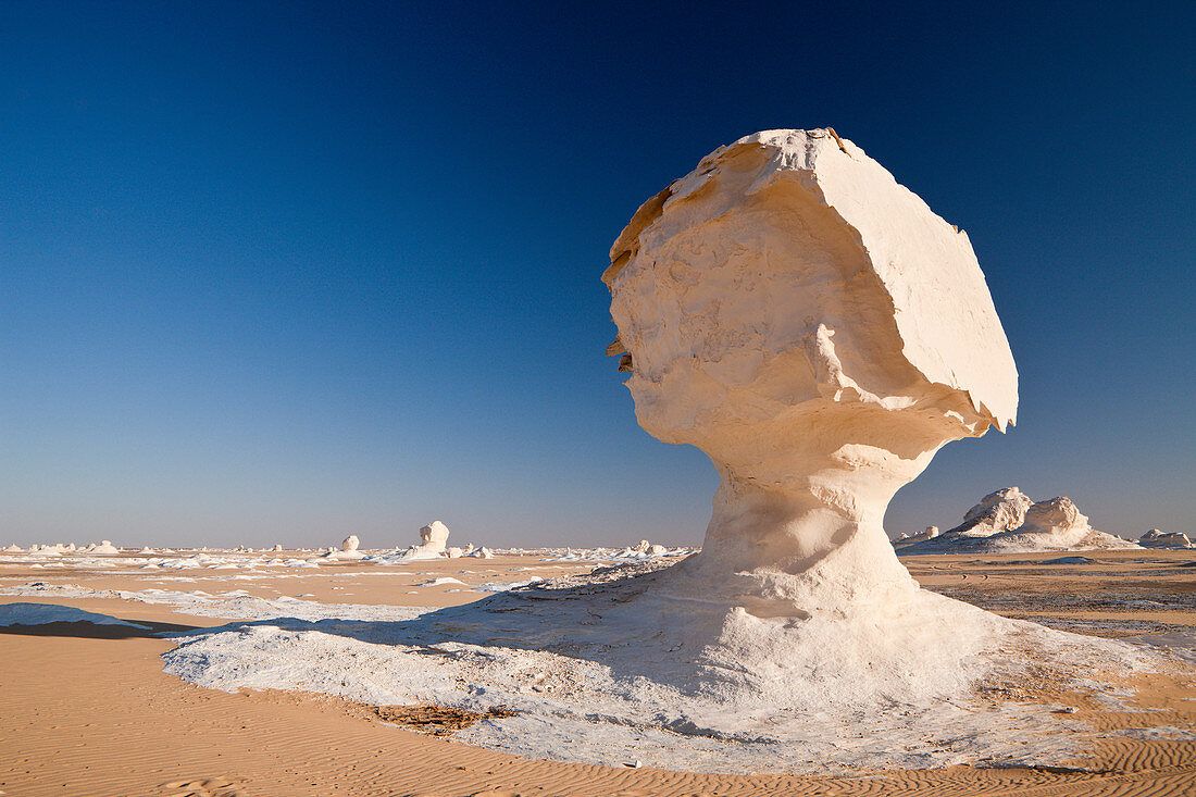 Figuren und Formationen aus Kalkstein in Nationalpark Weisse Wüste, Libysche Wüste, Aegypten, Formations and Figures of Lime Stone in White Desert National Park, Libyan Desert, Egypt