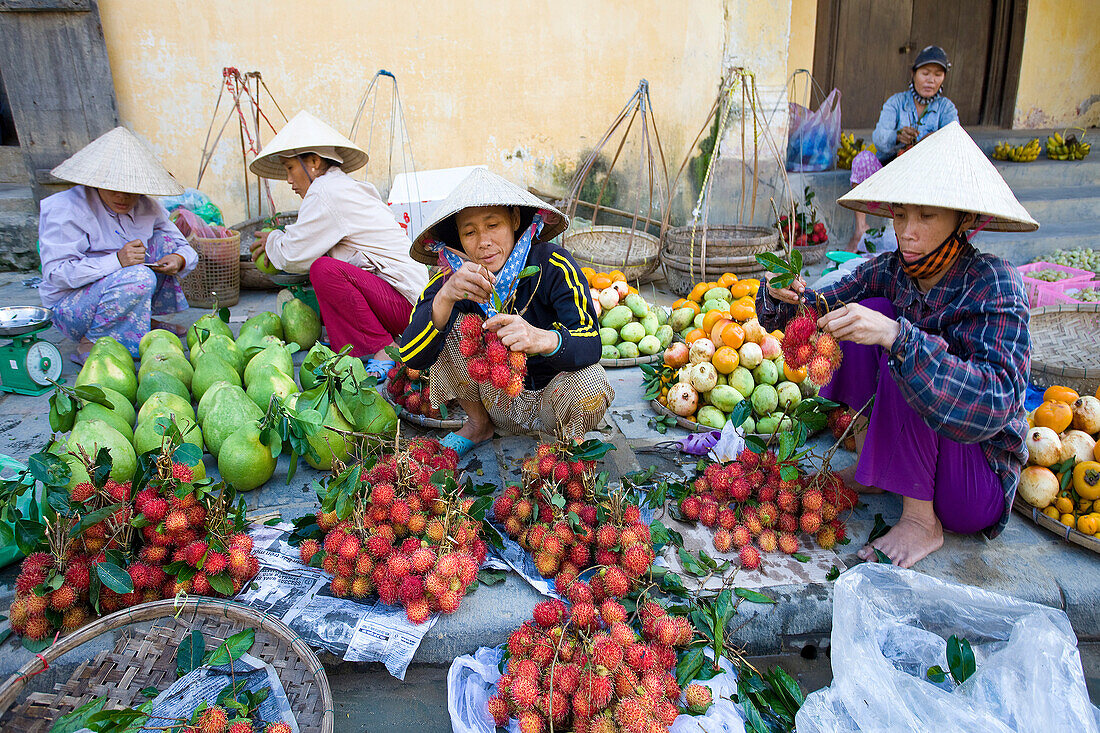 Vietnam, Asia, Far East, Hoi An, market, vegetables market, vegetables, salesclerk, trade, commerce, traveling, place of interest, landmark