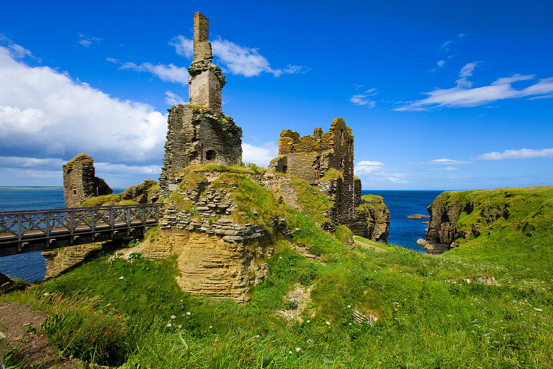 Girnigoe and Sinclair Castles, Great Britain, Scotland, Europe, sea, coast, castle, ruins, bridge