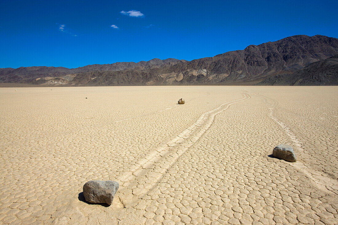 Racetrack Playa, USA, Amerika, Vereinigte Staaten, Kalifornien, Death Valley Nationalpark, ausgetrockneter See, Steine, Schleifs
