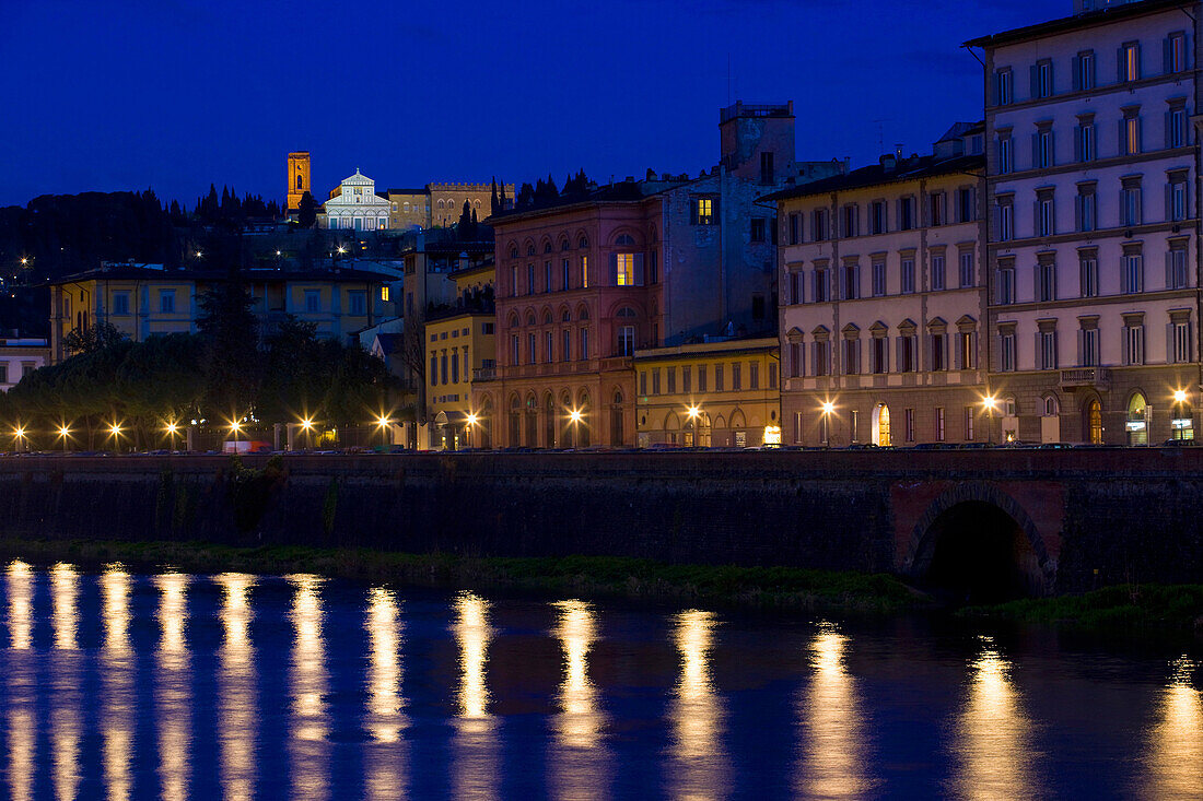 Florence, Italy, Europe, Tuscany, town, city, houses, homes, river, flow, Arno, dusk, twilight, lighting, lights, reflection, church
