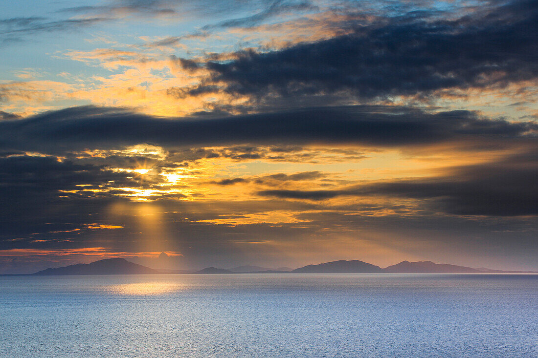 Evening, moody, view, view, Neist Point, mountains, back light, Great Britain, Hebrides, sky, island, isle, island group, Isle of Skye, scenery, landscape, sea, nature, Neist Ponit, rest, silhouette, Scotland, silhouette, Skye, summer, sunrays, sundown, s