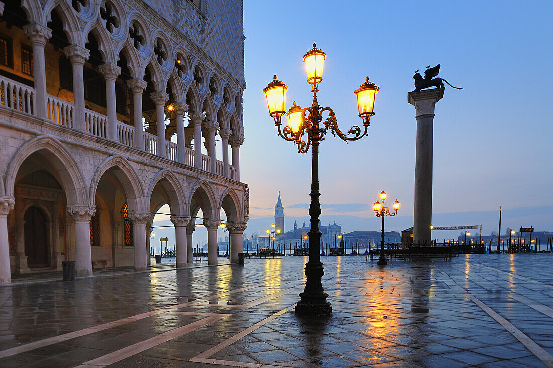 Early morning view of Piazza San Marco (St. Mark's Square), Column of St. Mark and the Doge's Palace (Palazzo Ducale), Venice, UNESCO World Heritage Site, Veneto, Italy, Europe.