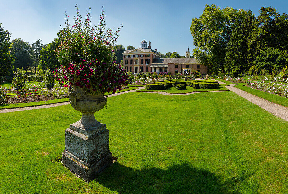 Netherlands, Holland, Europe, Rozendaal bij Velp, Rosendael castle, Rosendael, garden, castle, flowers, summer, garden,