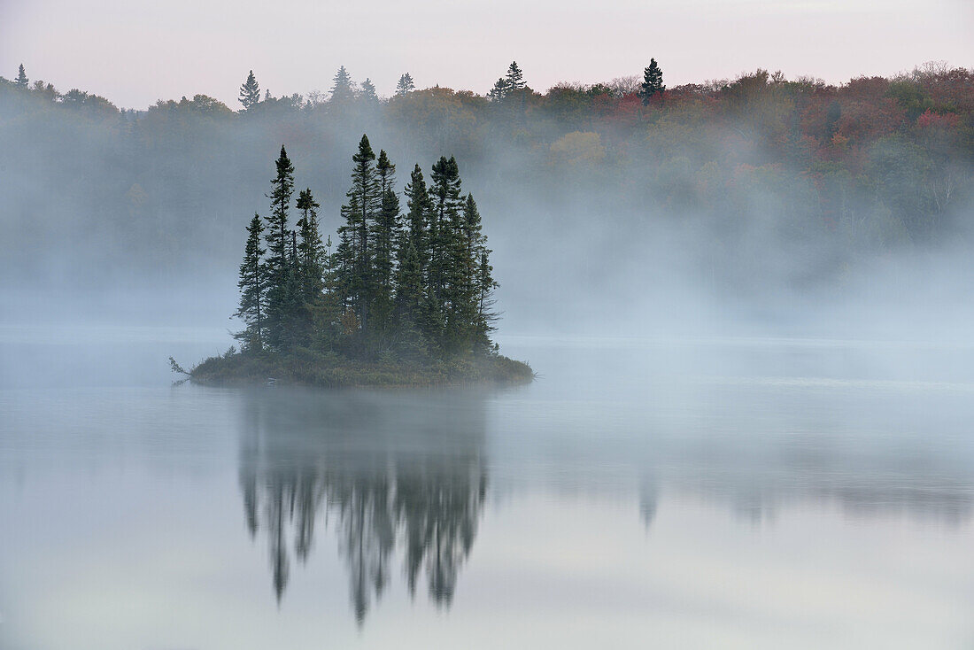 Kenny Lake at dawn, Lake Superior Provincal Park, Ontario, Canada.