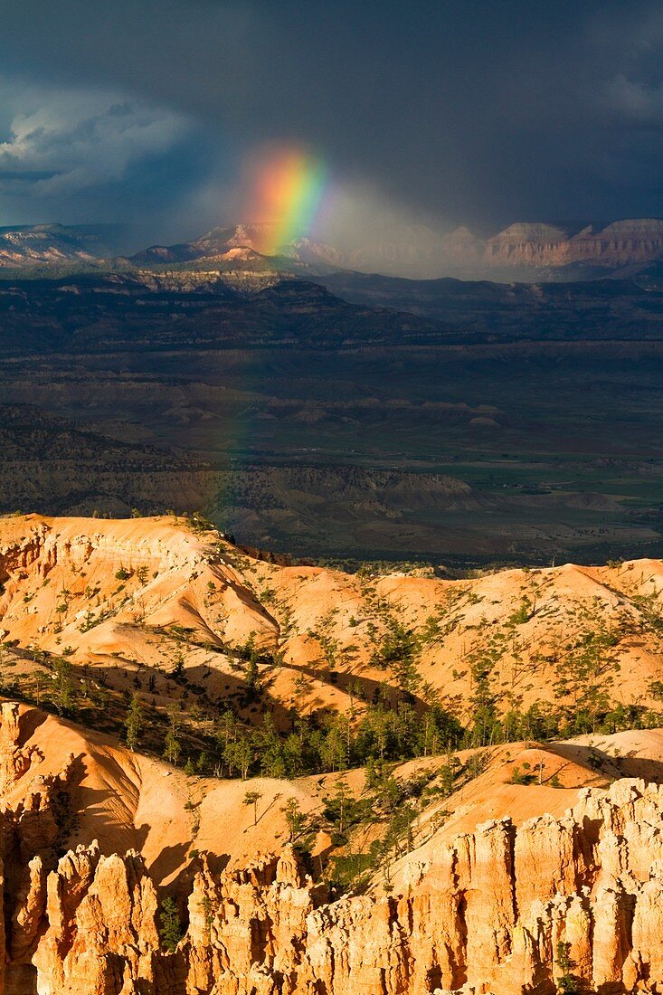 Rainbow at Inspiration Point in Bryce Canyon National Park
