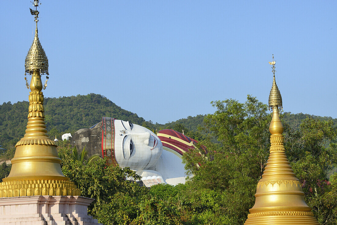Myanmar, Mon State, Mawlamyine (Moulmein) surroundings, Win Sein Taw Ya temple, World's largest reclining Buddha.