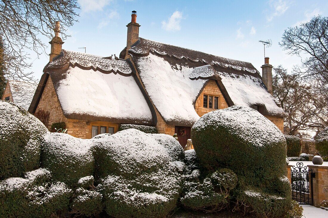 A Cotswolds cottage covered in snow  Chipping Campden  Gloucestershire  England