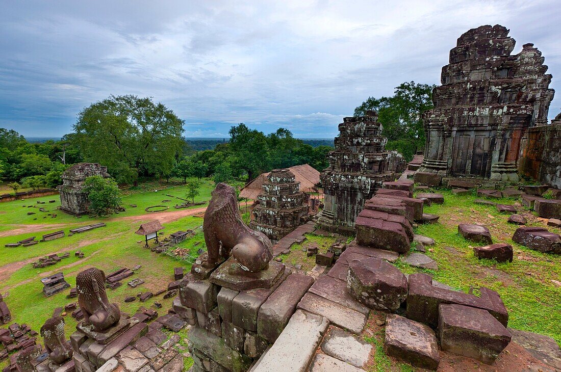 Phnom Bakheng, dating from the early 10th century, Angkor, UNESCO World Heritage Site, Cambodia, Indochina, Southeast Asia, Asia