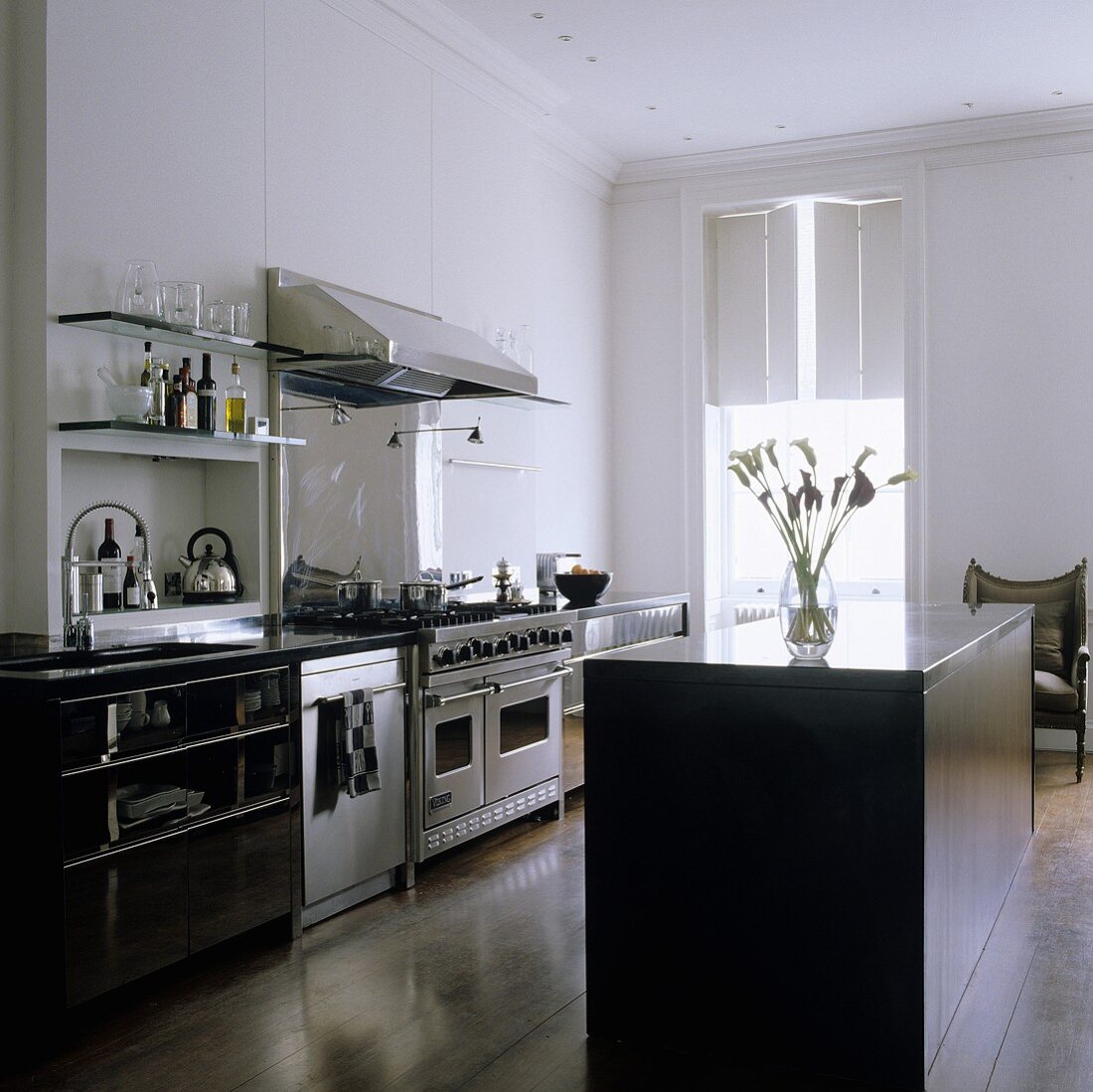 An open-plan kitchen in a period building with a free-standing kitchen counter