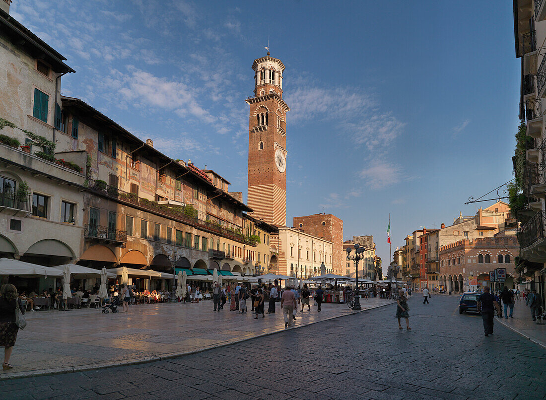 Torre dei Lamberti, Piazza delle Erbe, Verona, Veneto, Italy