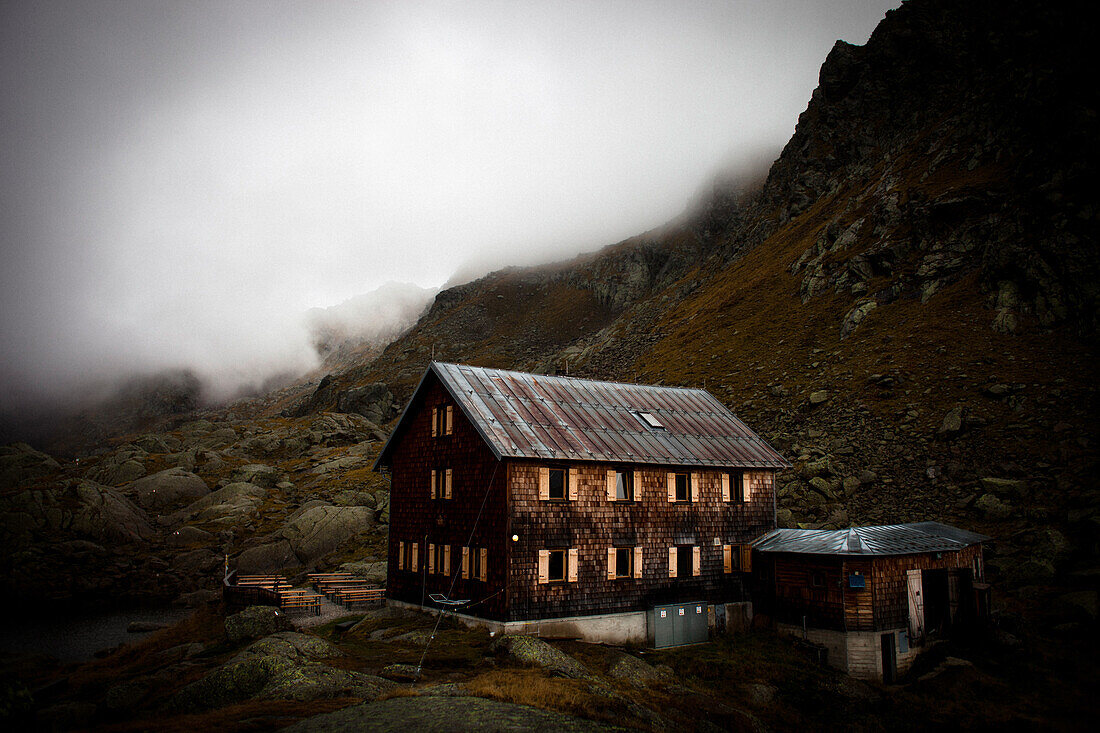 Bremer Hütte (2413 m), Hinteres Gschnitztal, Stubaier Alpen, Tirol, Österreich