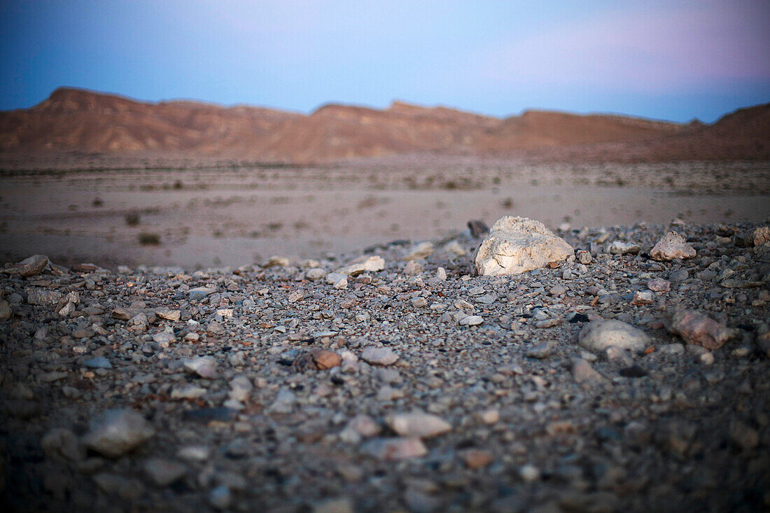 Abendstimmung und Steine in der Wüste, Machtesch Ramon, Wüste Negev, Israel