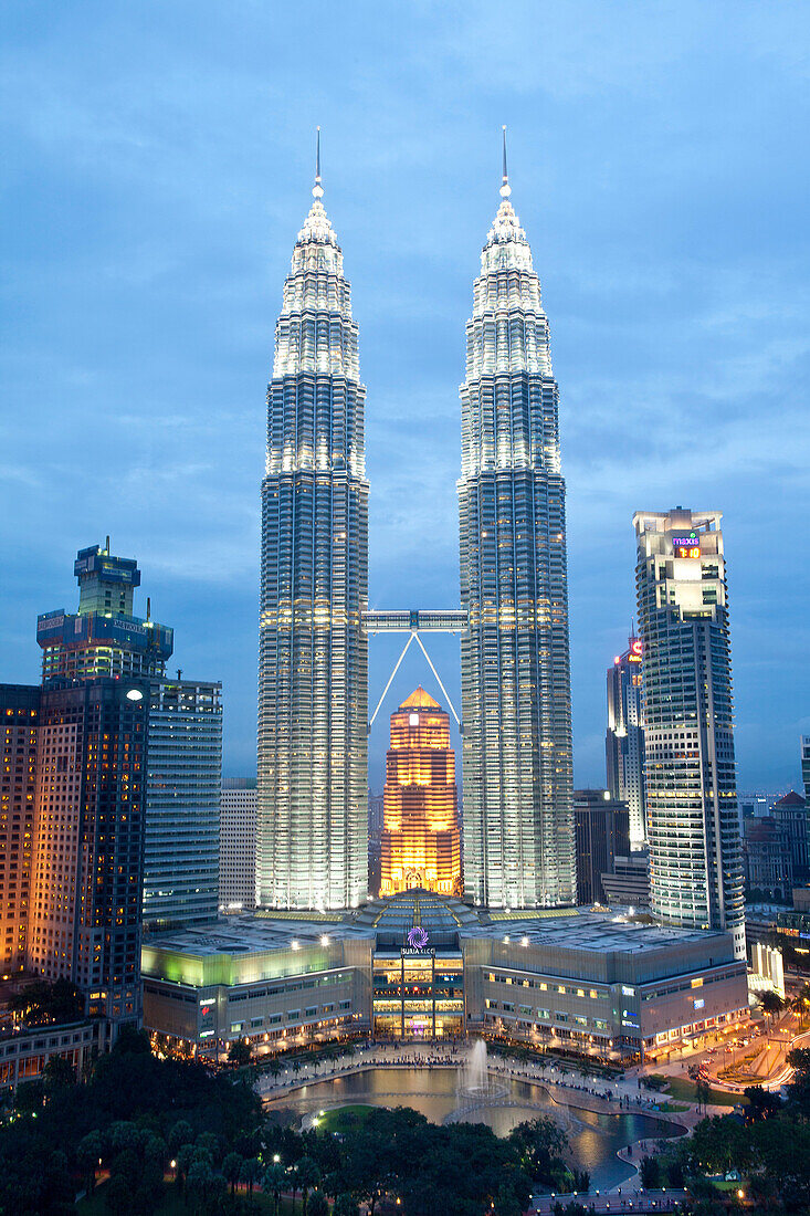 Malaysia, Asia, Kuala Lumpur, town, city, Petronas Towers, Skyline, park, trees, park, evening, lights, illumination, at night