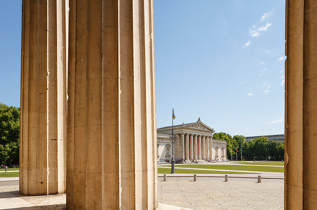 Koenigsplatz with Glyptothek, art museum for Greek and Roman sculptures, architect Leo von Klenze, Neoclassical style, 19th century, Koenigsplatz, Munich, Upper Bavaria, Bavaria, Germany, Europe