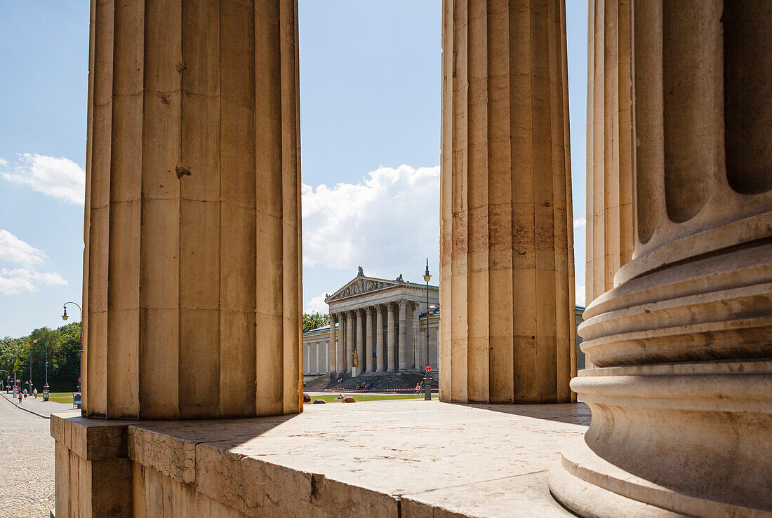 Koenigsplatz with building for the State Collections of Antiques, staatliche Antikensammlung, art museum for Greek, Etruscan and Roman art, architect Leo von Klenze, Neoclassical style, 19th century, Koenigsplatz, Munich, Upper Bavaria, Bavaria, Germany, 