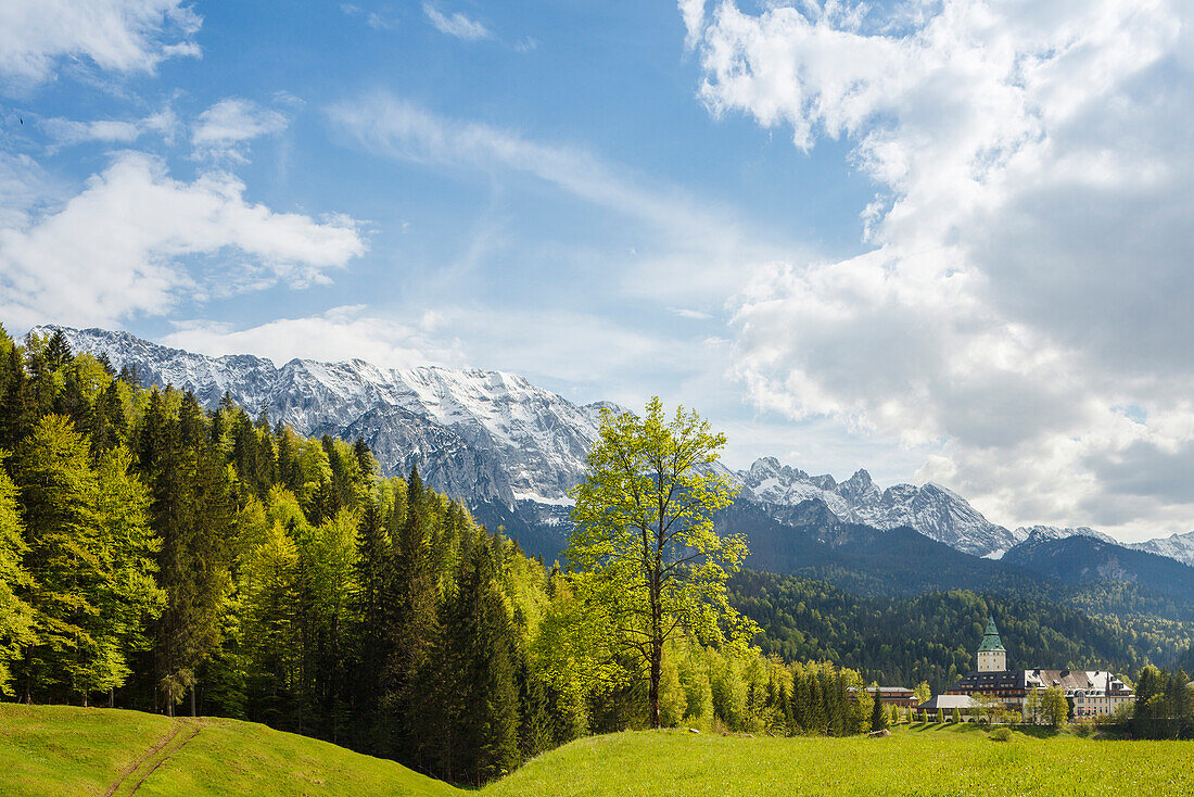 Schloss Elmau palace near Klais, 20. Jhd., architect Carlo Sattler, hotel, Wetterstein mountains, Spring, near Mittenwald, Werdenfelser Land, Bavarian Alps, Upper Bavaria, Bavaria, Germany, Europe