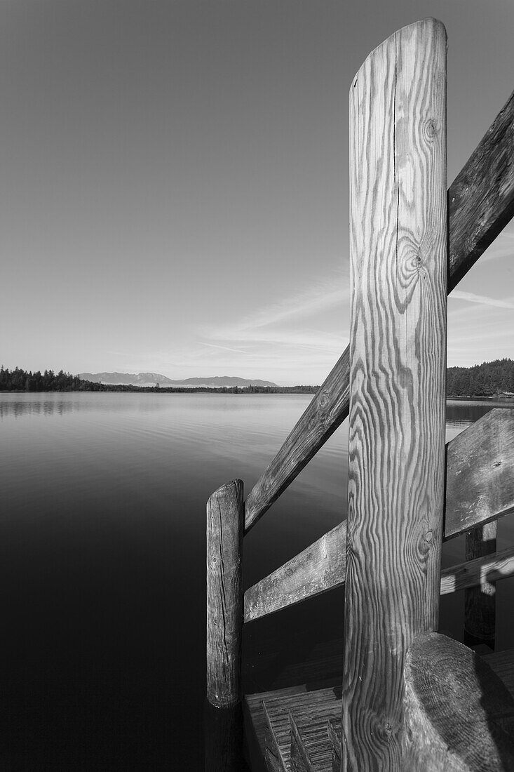 Wooden pier, bathing pier at lake Kirchsee near Sachsenkamm, moorland lake, Ellbach and Kirchseemoor nature reserve, Bavarian alpine foreland, Landkreis Bad Toelz- Wolfratshausen, Upper Bavaria, Bavaria, Germany, Europe