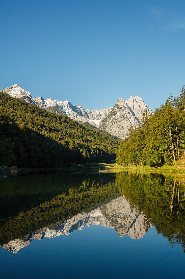 Rießersee, lake, Alpspitze, Waxenstein und Kramer, Wetterstein mountains, Bavarian Alps, near Garmisch, Landkreis Garmisch-Partenkirchen, Upper Bavaria, Bavaria, Germany, Europe