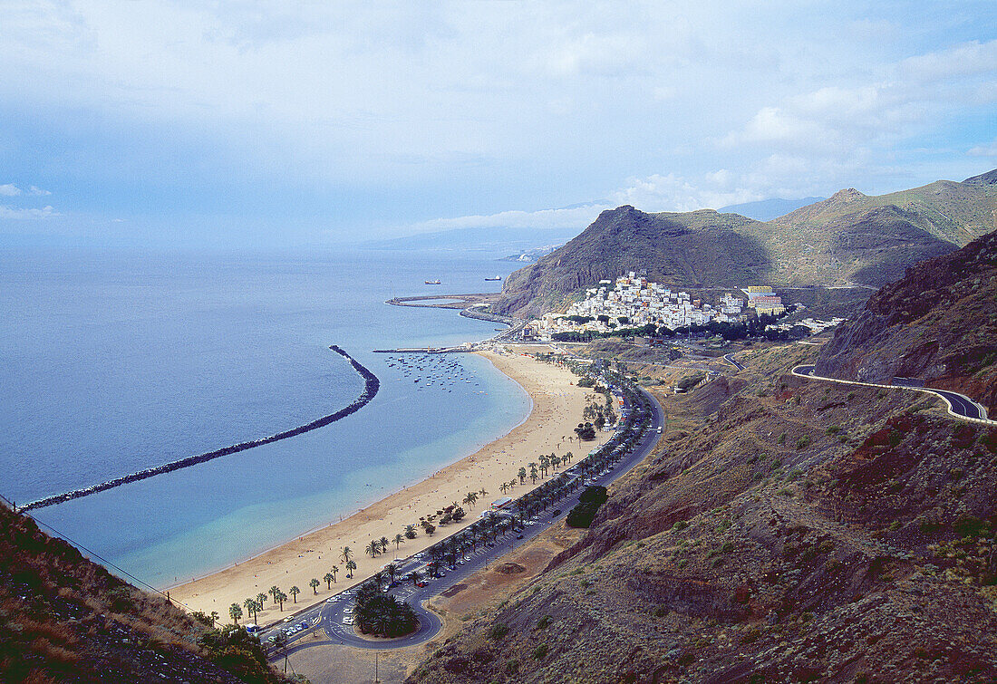 Panoramablick. Strand Las Teresitas, Insel Teneriffa, Kanarische Inseln, Spanien.