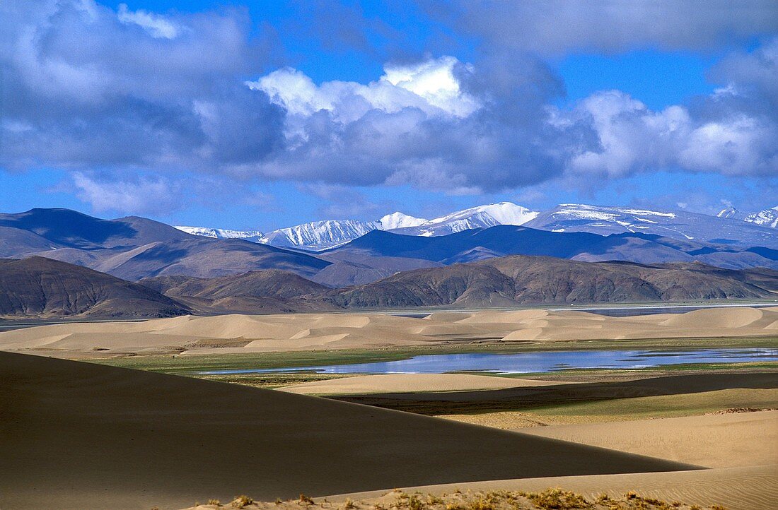 Brahmaputra valley and Himalayan range, Paryang region, Ngari Prefecture, Tibet, China