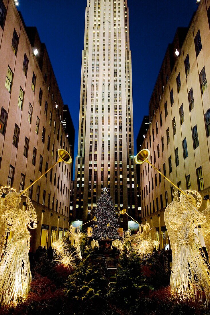 Rockefeller Center at Christmas, New York City, USA