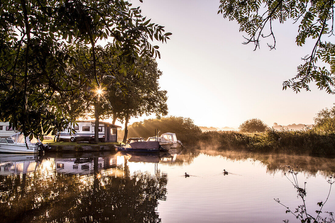 Morning light at the river Hamme, Worpswede, Teufelsmoor, Lower Saxony, Germany