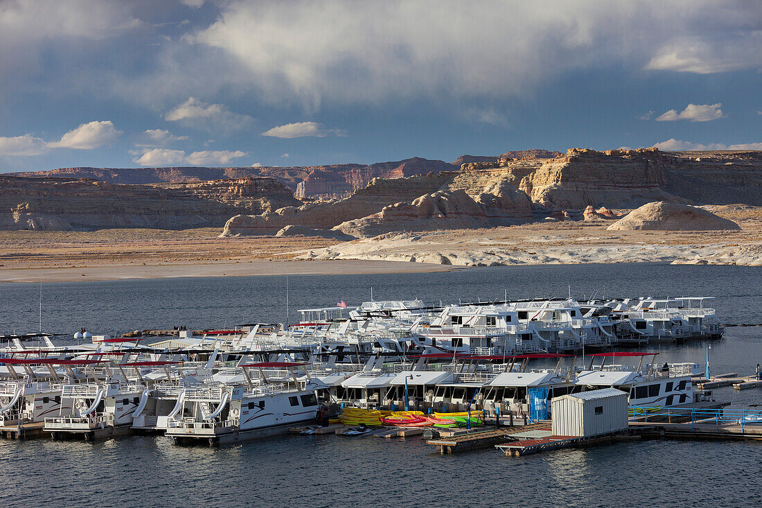 Wahweap Bay, Marina, Glen Canyon National Recreation Area, Utah, USA