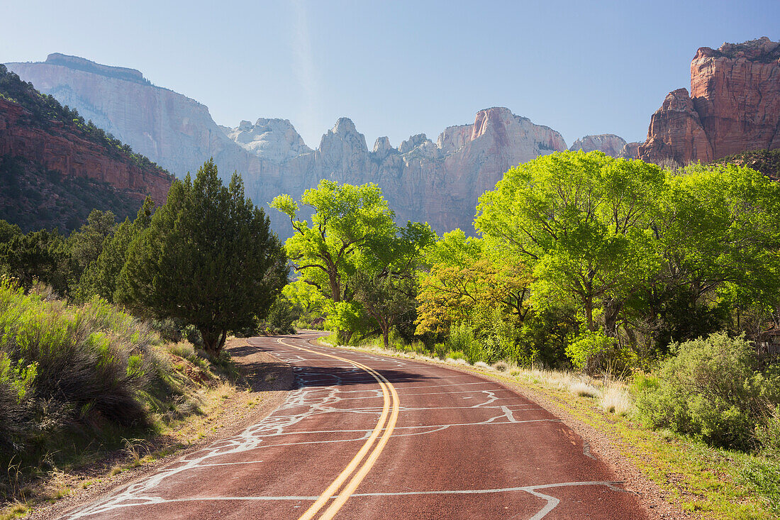 Towers of the Virgin, Altar of Sacrifice, Strasse zum Ranger Heim, Cottonwood, Zion National Park, Utah, USA