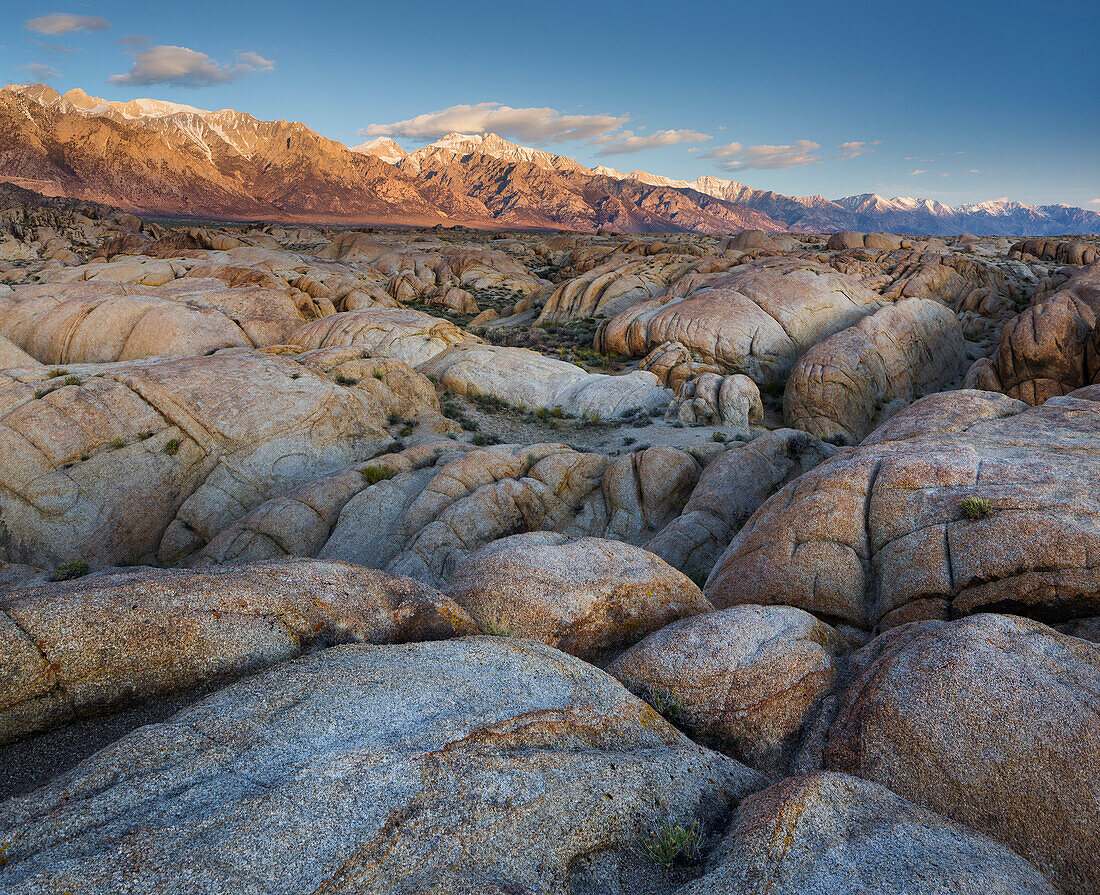 Mount Whitney, Alabama Hills, nahe Lone Pine, Sierra Nevada, Kalifornien, USA