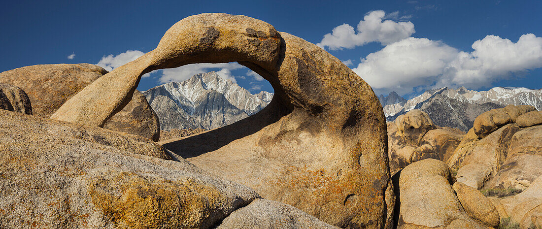 Tunnabora Peak, Mobius Arch, Alabama Hills, nahe Lone Pine, Sierra Nevada, Kalifornien, USA