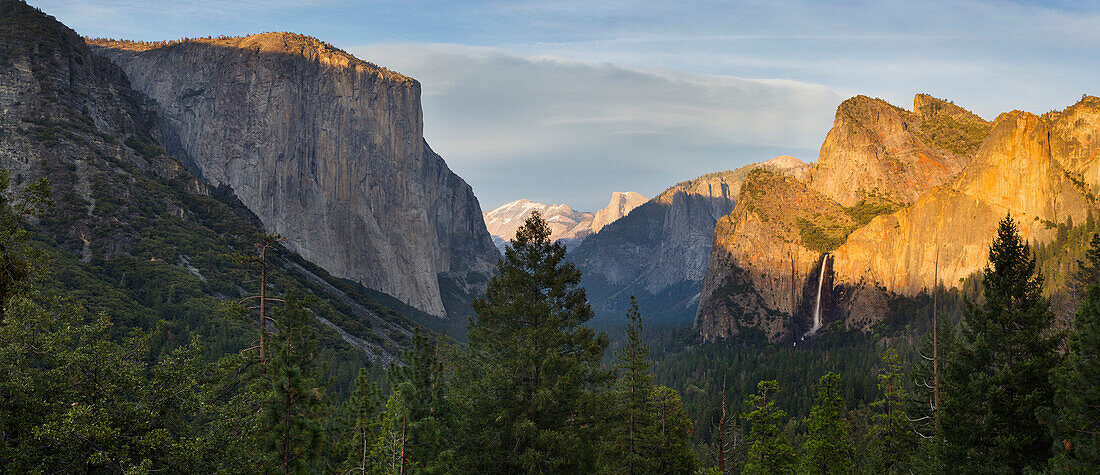 Tunnel View, Bridalveil Falls, El Capitan, Yosemite National Park, California, USA