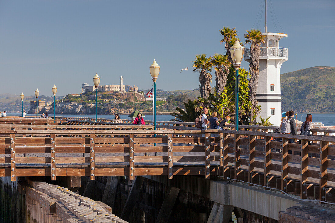 Lighthouse, Pier 41, Alcatraz, Fishermans Wharf, San Francisco, California, USA