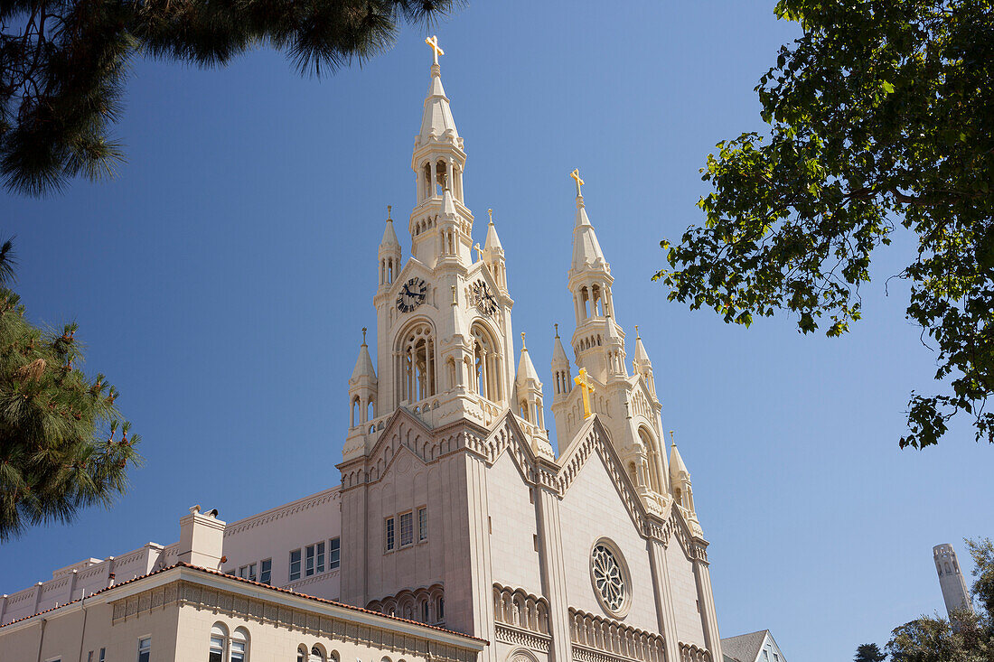 Saints Peter and Paul Church, Washington Square, Telegraph Hill, San Francisco, California, USA