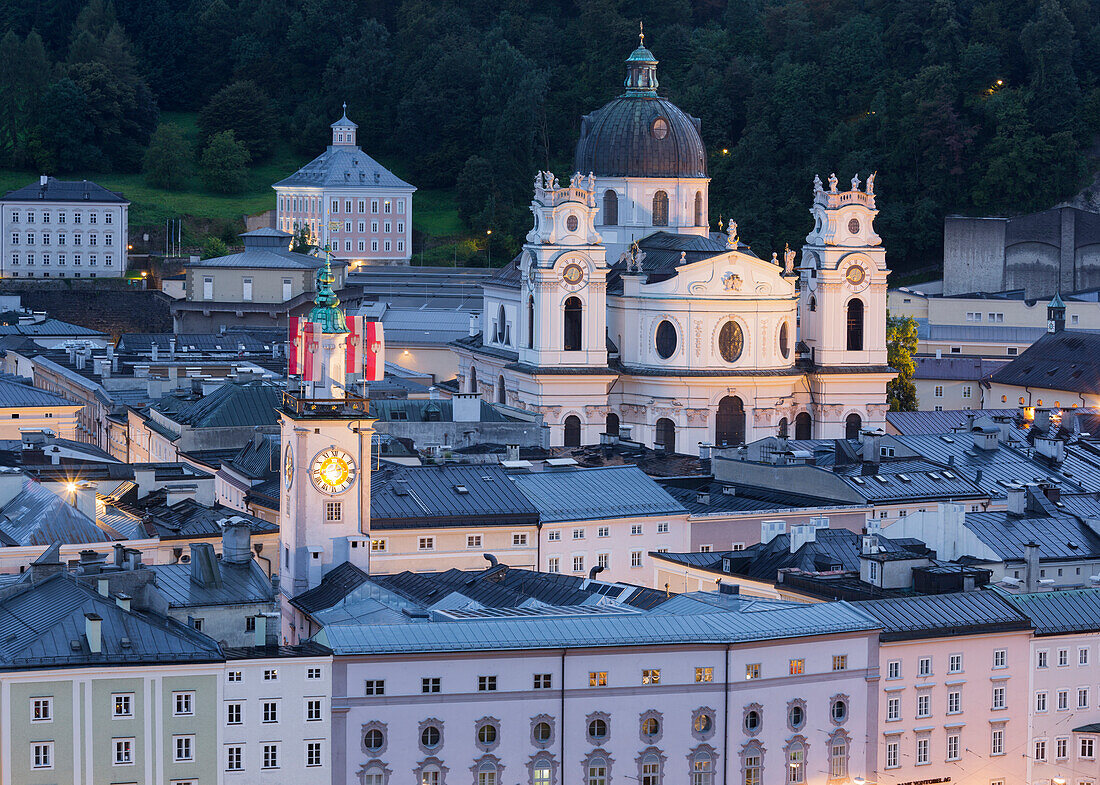 Stadtzentrum vom Kapuzinerberg, Kollegienkirche, Salzburg, Österreich