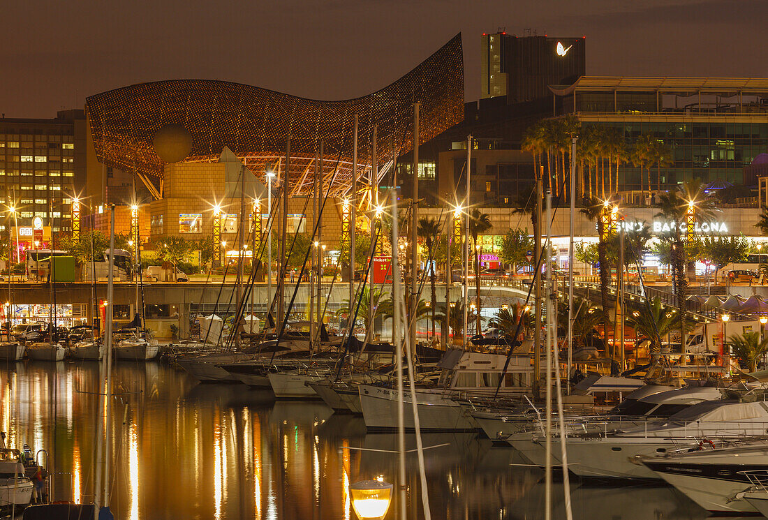 Torre Mapfre and Arts Hotel, Peix, Fish, sculpture by Frank O. Gehry, Port Olimpic, marina, Vila Olimpica, Barcelona, Catalunya, Catalonia, Spain, Europe