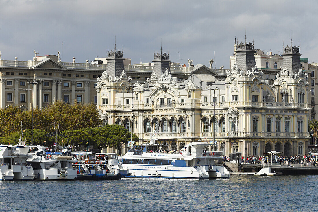 Hafenverwaltungsgebäude von Port de Barcelona, Golondrinas, Bootsausflüge, Port Vell, Hafen, Ciutat Vella, Barcelona, Katalonien, Spanien, Europa