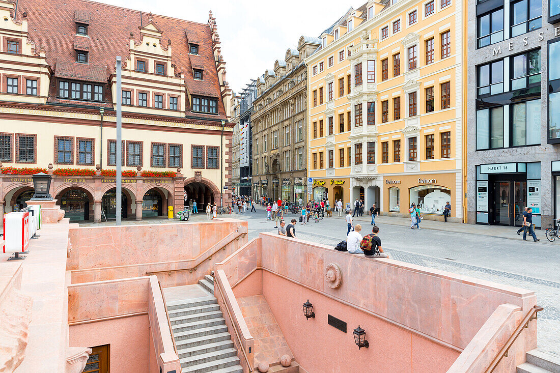 Altes Rathaus, S-Bahn-Station Markt im Vordergrund, Leipzig, Sachsen, Deutschland