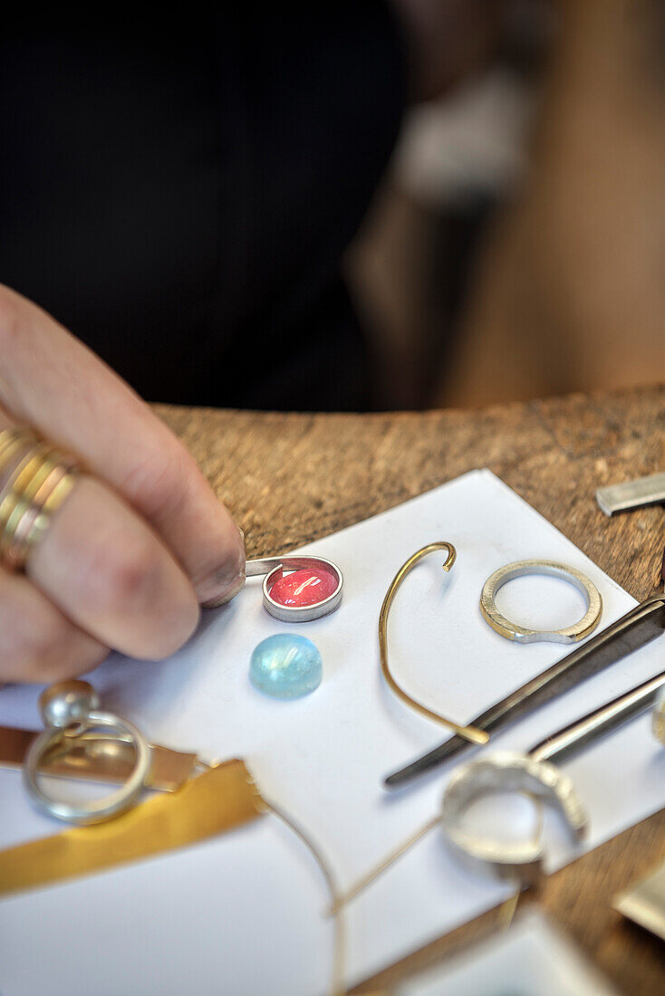 Goldsmith making jewellery, handicraft, Ueberlingen, Lake Constance, Baden-Wuerttemberg, Germany