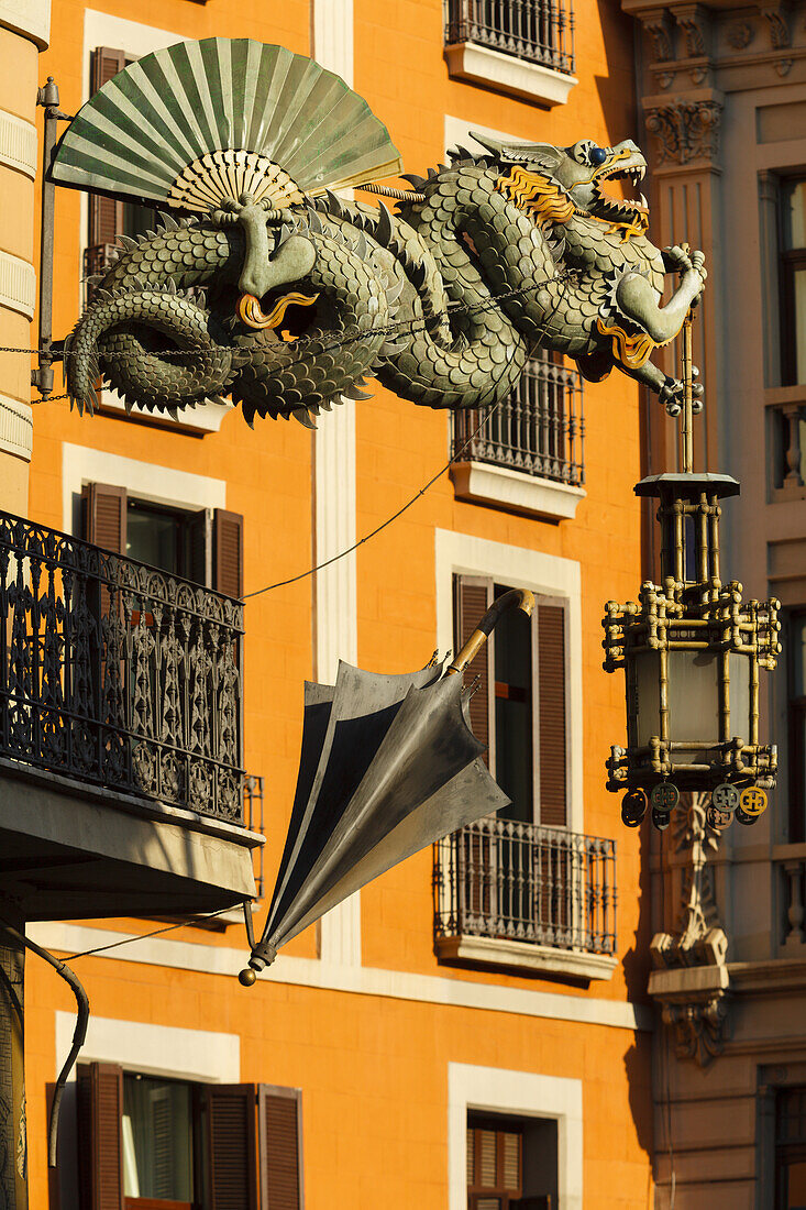 lamp, with dragon, umbrella, Casa Bruno Cuadros, Modernisme, modernism, Art Nouveau, La Rambla, Barri Gotic, Gothic Quarter, Ciutat Vella, Barcelona, Catalunya, Catalonia, Spain