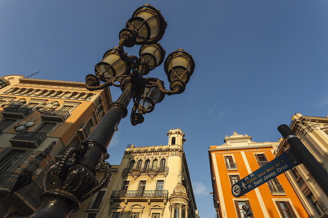 street lamp, La Rambla, Las Ramblas, Les Rambles, Pla de l´Os, square, Barri Gotic, Gothic Quarter, Ciutat Vella, Barcelona, Catalunya, Catalonia, Spain