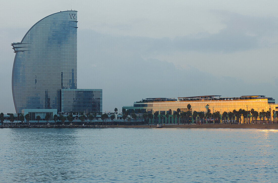 Platja de Barceloneta, Strand, Hotel W Barcelona, Barceloneta, Barcelona, Katalonien, Spanien, Europa